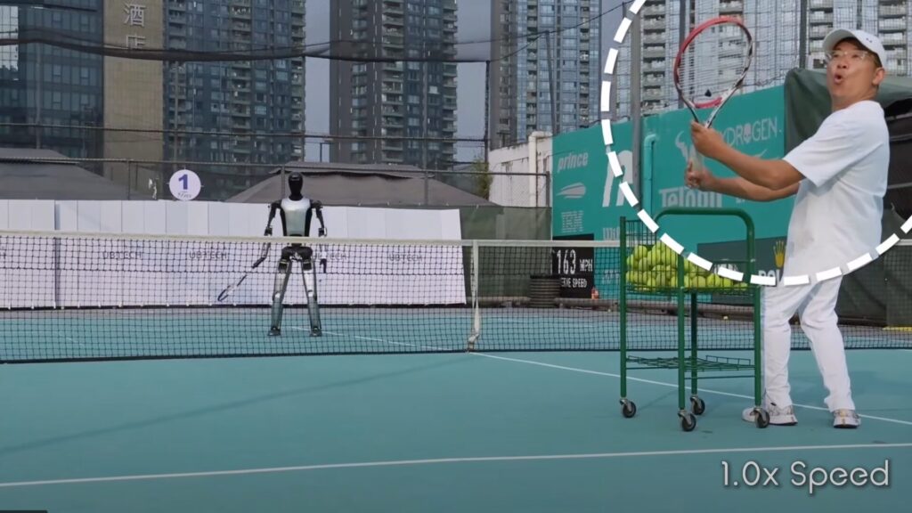 La balle &eacute;chappe &agrave; l'adversaire de Walker S2. Oups.  // Source : UBTECH