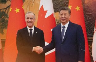 Mark Carney et Xi Jinping. // Source : Via X @MarkJCarney (photo recadrée et modifiée)