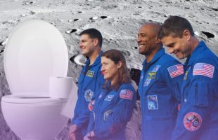 Comment feront les astronautes pour aller aux toilettes ? // Source : Via Flickr/Nasa ; montage Numerama avec Canva