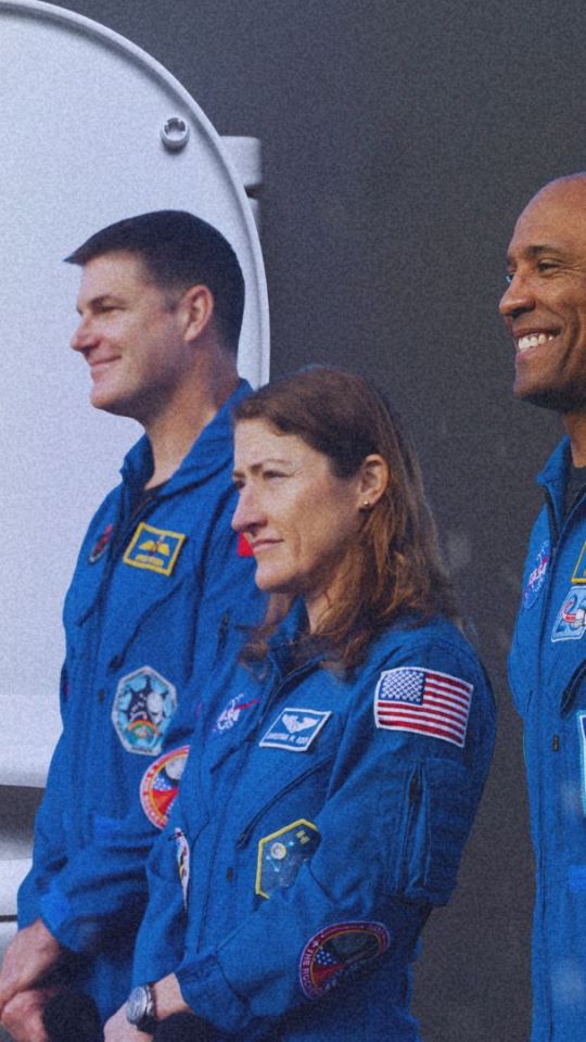 Comment feront les astronautes pour aller aux toilettes ? // Source : Via Flickr/Nasa ; montage Numerama avec Canva Comment feront les astronautes pour aller aux toilettes ? // Source : Via Flickr/Nasa ; montage Numerama avec Canva