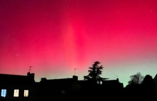 Aurores boréales observées près de Quimper. // Source : Via X @MathildeLeBars (photo recadrée) Aurores boréales observées près de Quimper. // Source : Via X @MathildeLeBars (photo recadrée)