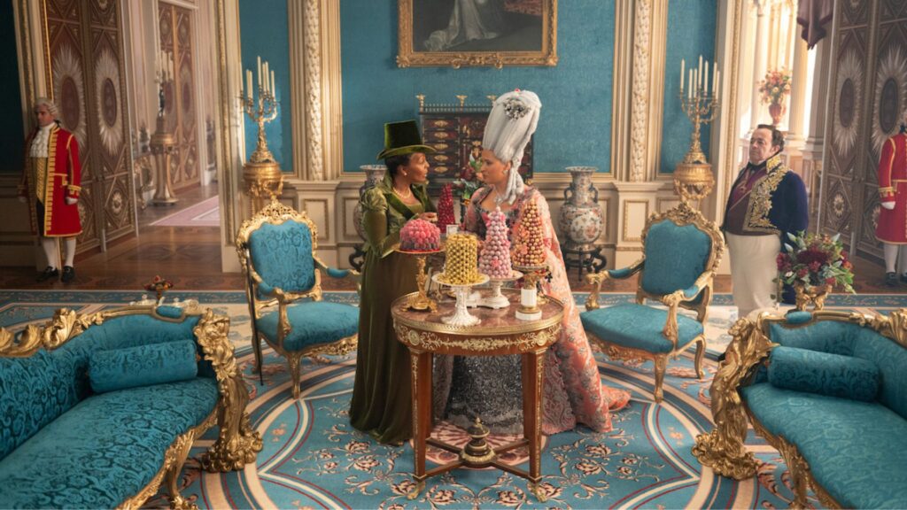 Lady Danbury et la Reine Charlotte. // Source : Netflix Tudum