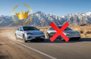 BYD détrône Tesla sur les ventes de voitures électriques en 2025. // Source : Numerama