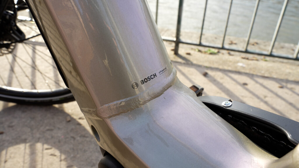 Propulsé par Bosch eBikes System // Source : Alfred Tertrais pour Numerama Propulsé par Bosch eBikes System // Source : Alfred Tertrais pour Numerama