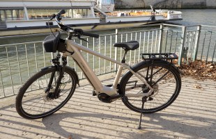 On a testé le vélo qui corrige vos erreurs de pilotage