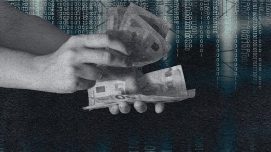 arnaque à la tâche // Source : Montage Numerama