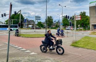 Amsterdam songe à bannir les vélos électriques type fatbike. // Source : Sander Sloots via Flickr Amsterdam songe à bannir les vélos électriques type fatbike. // Source : Sander Sloots via Flickr