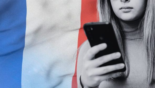 France Réseaux Sociaux Interdiction // Source : Numerama