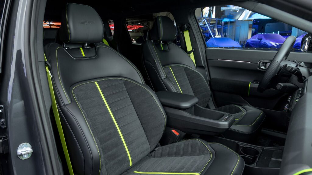 L'intérieur de la nouvelle Kia EV4 GT au Salon de Bruxelles. // Source : Kia L'intérieur de la nouvelle Kia EV4 GT au Salon de Bruxelles. // Source : Kia