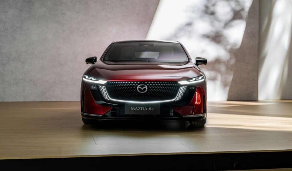 La Mazda 6e (2025). // Source : Mazda