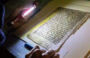 Une portion du palimpseste d'Hipparque. Source : Jacqueline Ramseyer Orrell/SLAC National Accelerator Laboratory Une portion du palimpseste d'Hipparque. Source : Jacqueline Ramseyer Orrell/SLAC National Accelerator Laboratory