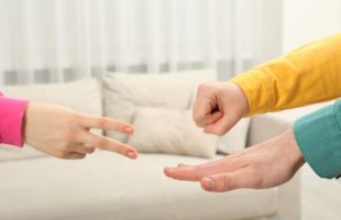 Chifoumi. // Source : Canva