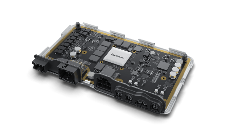 Ce SoC mis à disposition des constructeurs gèrent tout dans le véhicule, y compris la conduite autonome jusqu'au niveau 3. Ce SoC mis à disposition des constructeurs gèrent tout dans le véhicule, y compris la conduite autonome jusqu'au niveau 3.