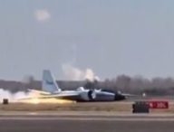 L'avion WB-57 lors d'un atterrissage compliqué. Source : Capture Youtube, KHOU-TV
