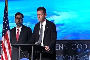 Amit Kshatriya et Jared Isaacman en conférence de presse pour la Nasa. Capture d'écran Nasa