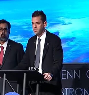 Amit Kshatriya et Jared Isaacman en conférence de presse pour la Nasa. Capture d'écran Nasa