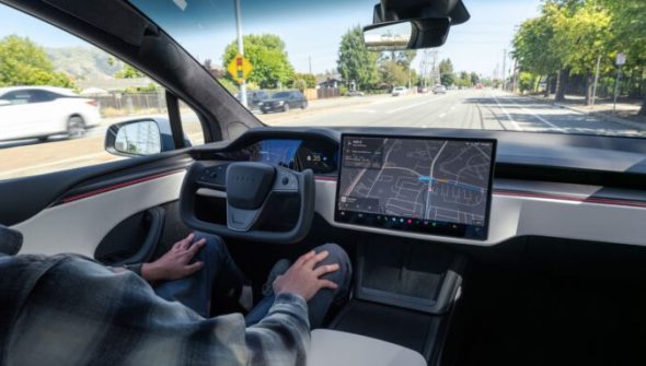 Le Tesla FSD dans un Model X. // Source : Tesla