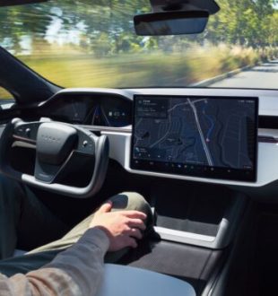 Le FSD dans une Tesla Model S. // Source : Tesla