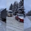La Tesla Model 3 qui tire un camion // Source : Montage Numerama