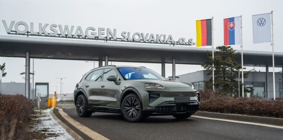 Numerama a visité l'usine Porsche où est fabriquée la batterie du nouveau Cayenne Electric // Source : Porsche Numerama a visité l'usine Porsche où est fabriquée la batterie du nouveau Cayenne Electric // Source : Porsche