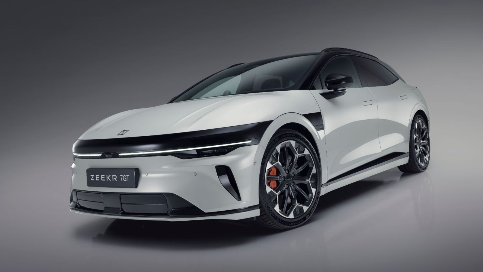 Recharge en 13 minutes et look de dingue : la Zeekr 7GT débarque en France pour mettre un coup aux marques allemandes