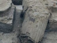 Colonne dans les cours à péristyle du palais  // Source : Rober Killick -Charax Spasinou Project 2022