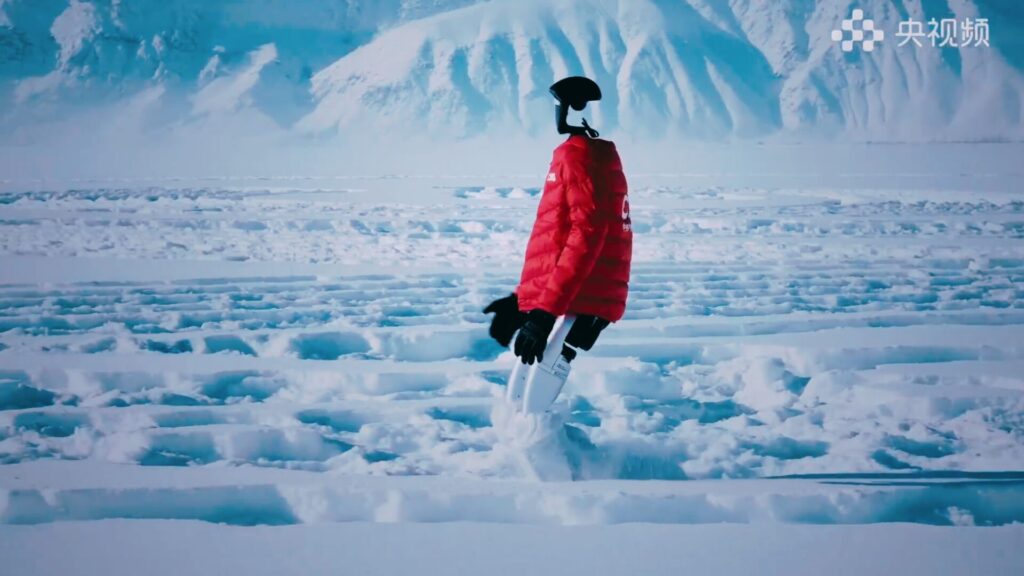 Le robot G1 d'Unitree sous la neige.  // Source : Unitree