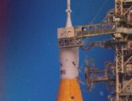 Fusée SLS. // Source : Flickr/CC/Nasa ; montage Numerama avec Canva Fusée SLS. // Source : Flickr/CC/Nasa ; montage Numerama avec Canva