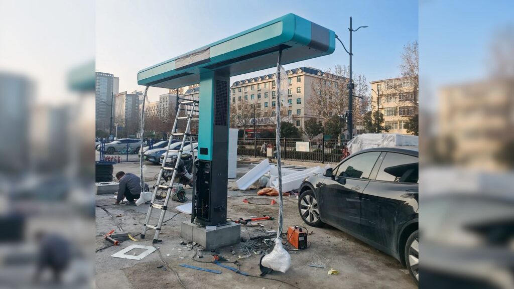 BYD commence &agrave; d&eacute;ployer ses bornes de recharge Megawatt. // Source : Wangsiji via CarNewsChina