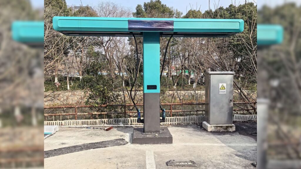 BYD commence &agrave; d&eacute;ployer ses bornes de recharge Megawatt. // Source : Wangsiji via CarNewsChina