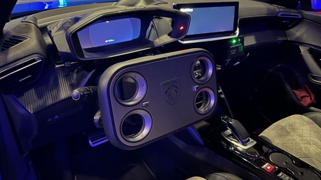 On a essayé la direction « steer-by-wire » du concept Peugeot Polygon. // Source : Robin San Vicente pour Numerama