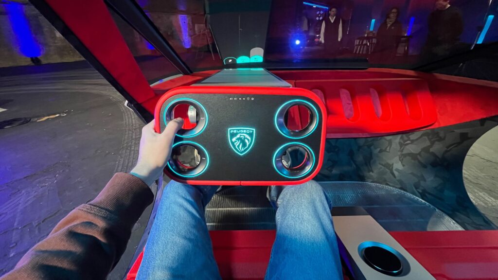 On a essayé la direction « steer-by-wire » du concept Peugeot Polygon. // Source : Robin San Vicente pour Numerama