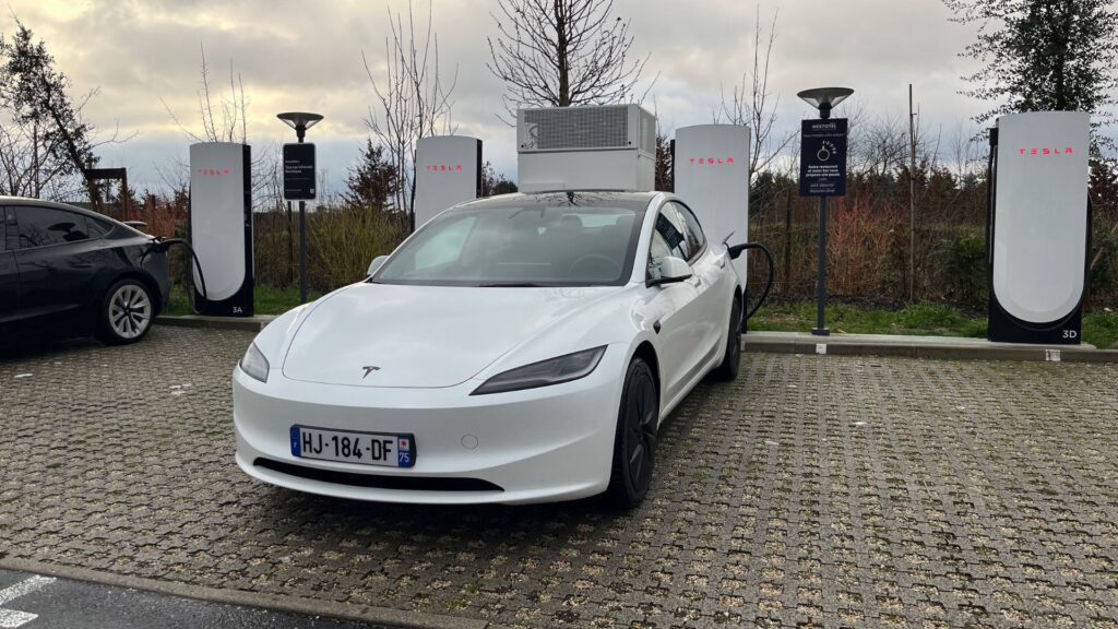 La Tesla Model 3 Propulsion à un Superchargeur.. // Source : Robin San Vicente pour Numerama
