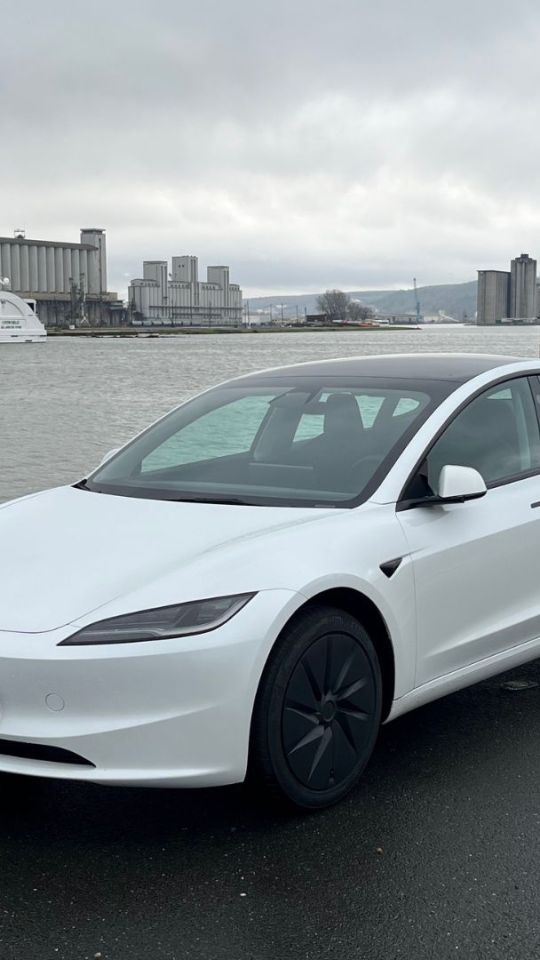 La Tesla Model 3 Propulsion (2026) à l'essai. // Source : Robin San Vicente pour Numerama