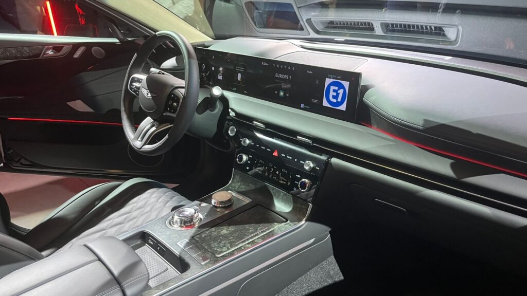 L'int&eacute;rieur de la Genesis G80. // Source : Robin San Vicente pour Numerama