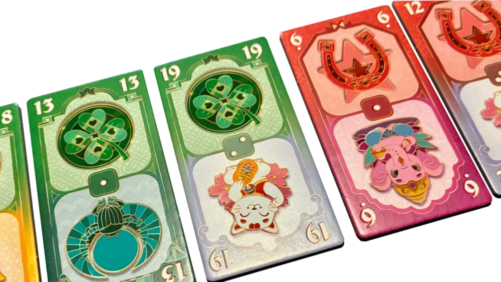 Une série de trois trèfles et de deux fers à cheval. // Source : Sébastien Goetz pour Numerama