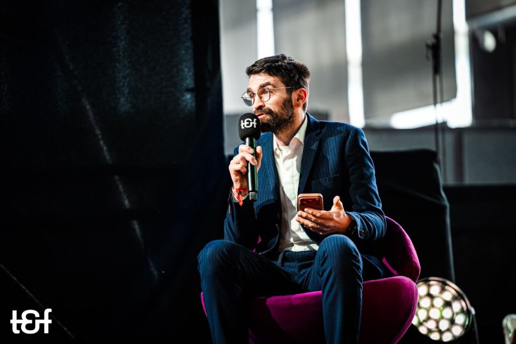 Intense, mais avec un iPhone 17 Pro &agrave; la main