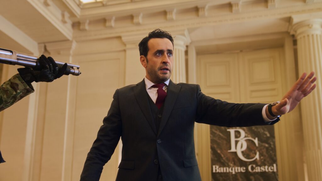 Jonathan Cohen dans Les Lionnes // Source : Netflix