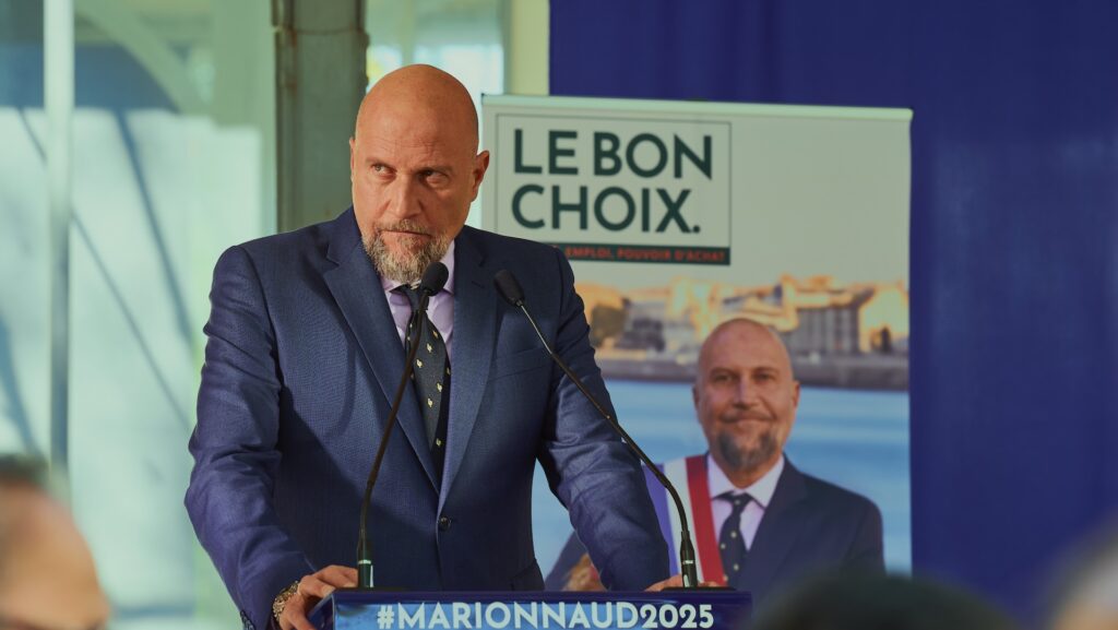 Fran&ccedil;ois Damiens dans Les Lionnes // Source : Netflix