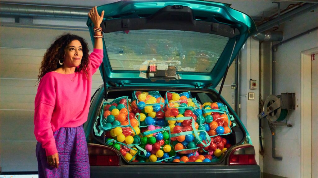 Naidra Ayadi dans Les Lionnes // Source : Netflix