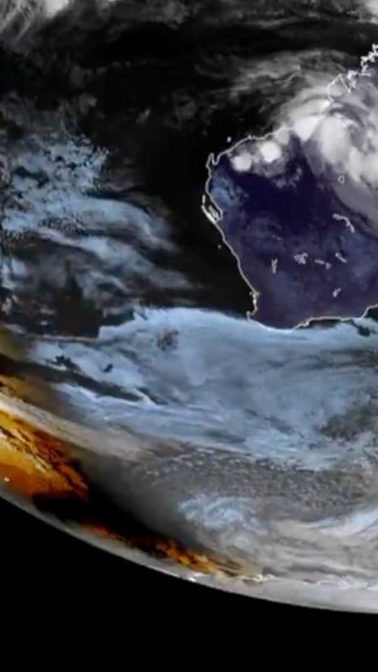 Éclipse du 17 février 2026 vue de l'espace. // Source : Via X @NOAASatellites