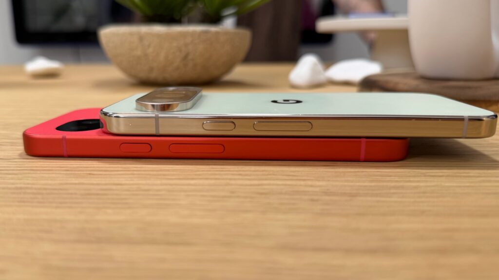 Un Pixel 10 Pro sur un Pixel 10a : la caméra ne dépasse plus du tout. // Source : Numerama Un Pixel 10 Pro sur un Pixel 10a : la caméra ne dépasse plus du tout. // Source : Numerama