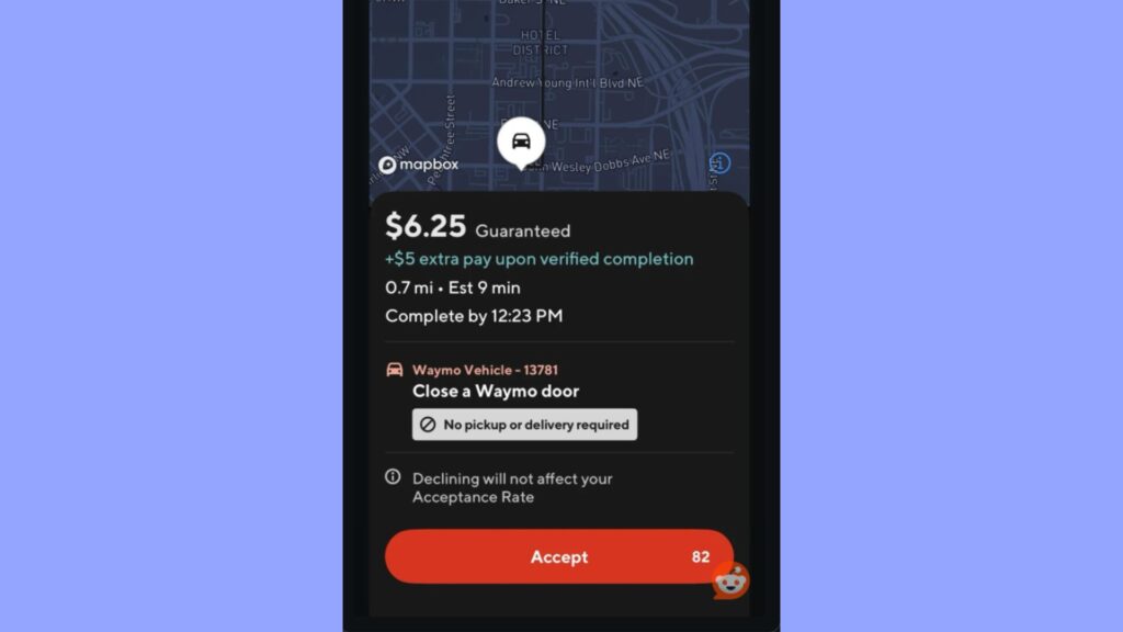 Waymo aurait commenc&eacute; &agrave; payer des livreurs DoorDash pour fermer les portes de ses robotaxis. // Source : @_kentw