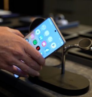 Il n'y a pas d'aimants au dos du Galaxy S26. // Source : Numerama