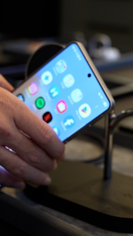 Il n'y a pas d'aimants au dos du Galaxy S26. // Source : Numerama Il n'y a pas d'aimants au dos du Galaxy S26. // Source : Numerama