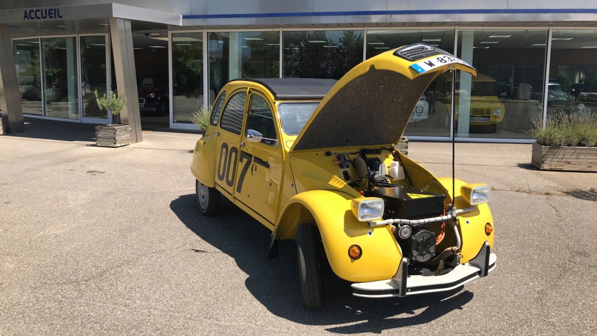 Rfit sur une 2CV  // Source : Rfit (Mehari Club Cassis)
