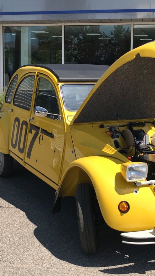 Rfit sur une 2CV  // Source : Rfit (Mehari Club Cassis)