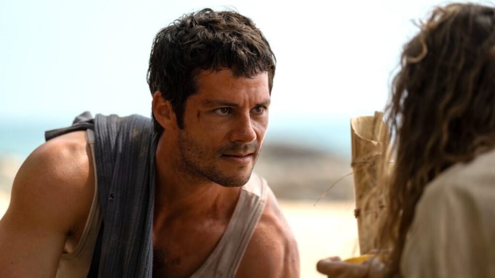 (L-R) Dylan O'brien as Bradley Preston and Rachal McAdams as Linda Liddle in 20th Century Studios' SEND HELP. Photo by Brook Rushton. © 2025 20th Century Studios. All Rights Reserved.