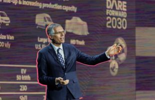 Plan Dare Forward 2030 de Stellantis par Carlos Tavares // Source : Montage Numerama