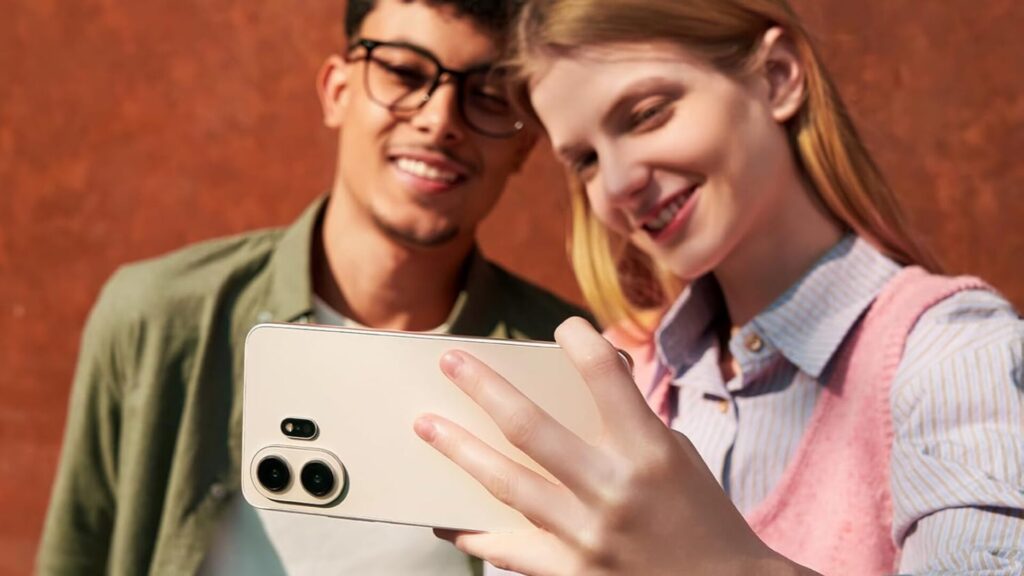  Le smartphone TCL Nxtpaper 70 Pro 5G // Source : TCL